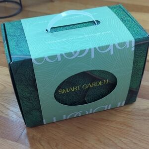 In Bloom Smart Garden Kit in Green and White New In box